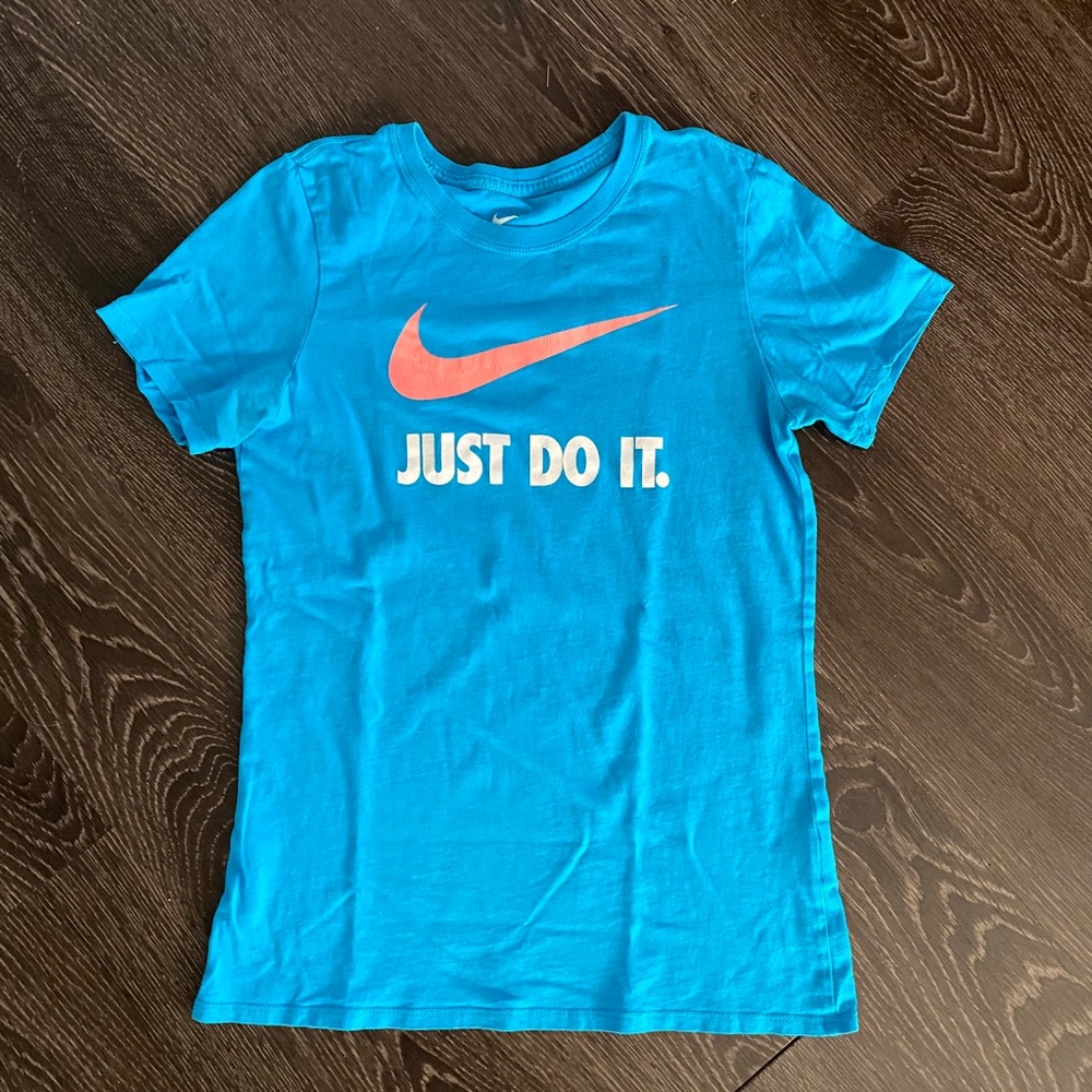 Nike athletic cut tee